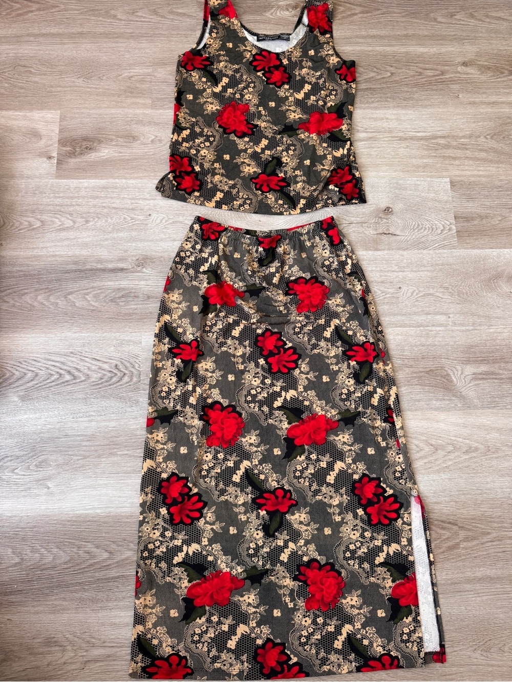 Impressions Lifestyle Vintage Two Piece Set Skirt Tank Red Black Floral Medium